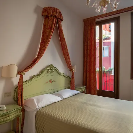 Hotel Al Sotoportego-3